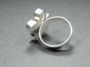 Les bijoux en argent Ana de Peru - Bague en argent pour femme "Fleur" avec pierres et coquillages