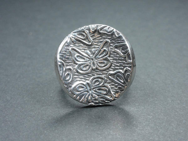 Ana de Peru - Bague argent "incurvée" . Ana de Peru - Bague "incurvée" offre une touche artisanale et originale