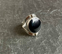 Charger l&#39;image dans la galerie, Bague en argent &quot;Azul y Negro&quot; réversible ronde.