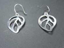 Charger l&#39;image dans la galerie, Boucles d&#39;oreilles en argent &quot;feuille&quot;