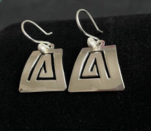 Charger l&#39;image dans la galerie, Boucles d&#39;oreilles argent &quot;Pyramide&quot;