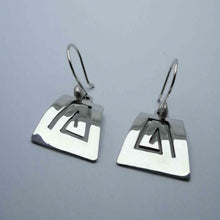 Charger l&#39;image dans la galerie, Boucles d&#39;oreilles argent &quot;Pyramide&quot;