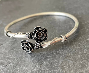 Bracelet jonc ouvert "Roses"