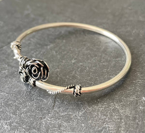 Bracelet jonc ouvert "Roses"