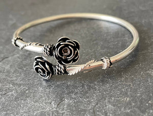 Bracelet jonc ouvert "Roses"