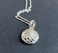 Charger l&#39;image dans la galerie, Pendentif en argent&quot;Liliana&quot;