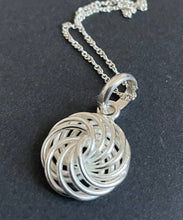 Charger l&#39;image dans la galerie, Pendentif en argent&quot;Liliana&quot;