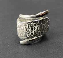 Charger l&#39;image dans la galerie, Bague en argent massif, belle fabrication artisanale. un bijou hors du commun par Ana de Peru.